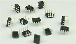AT24C32 IC (LCD Storage Chip; EEPROM Memory)